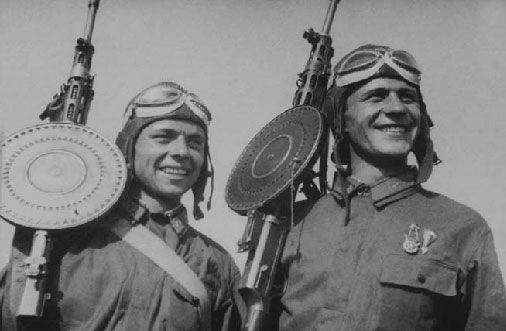 Красноармейцы на учениях летом 1939