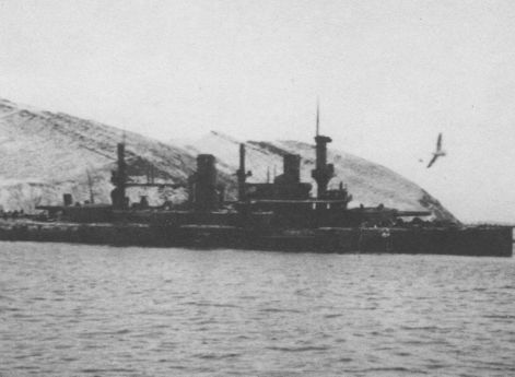 Последняя фотография броненосца «Севастополь», сделанная после торпедного попадания 3 декабря 1904 г.