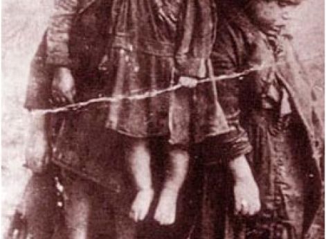 Польские дети, убитые боевиками УПА. Волынь, 1943 г.