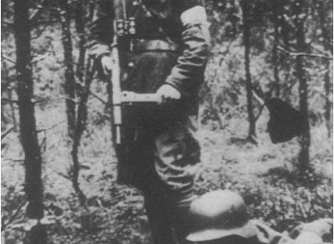 Офицер и пулеметчик Национальных вооруженных сил. 1943 г.