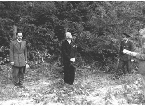 Маршал Антонеску перед расстрелом в лесу Жилава под Бухарестом. 1 июня 1946 г.
