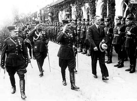 Генерал Болштайнис на смотре пограничной бригады