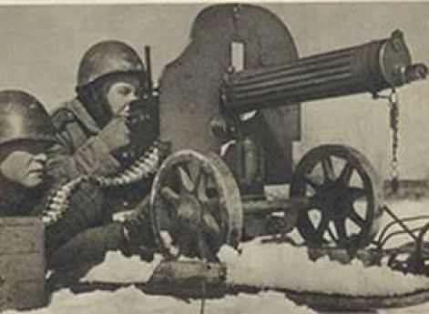 Пулеметчица16-й Литовской стрелковой дивизии Е. Сергеевайте в бою под Невелем.1943 г.