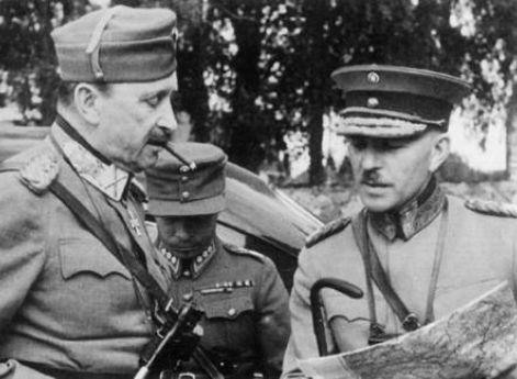Маршал Карл Маннергейм и начальник Генштаба Ленарт Эш. Август 1939 г.