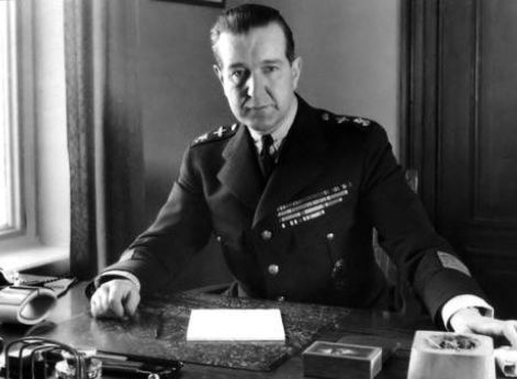 Командующий ВВС Финляндии генерал-майор Ярл Лундквист