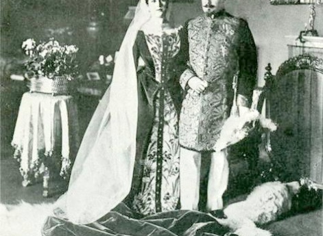 Камергер Сосновский с женой перед отъездом на дворцовый бал. 1913 г.