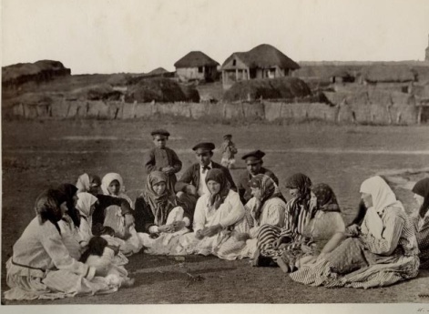 Улица Цимлянской станицы в праздник.