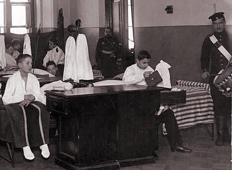 Утренняя побудка в Пажеском корпусе.